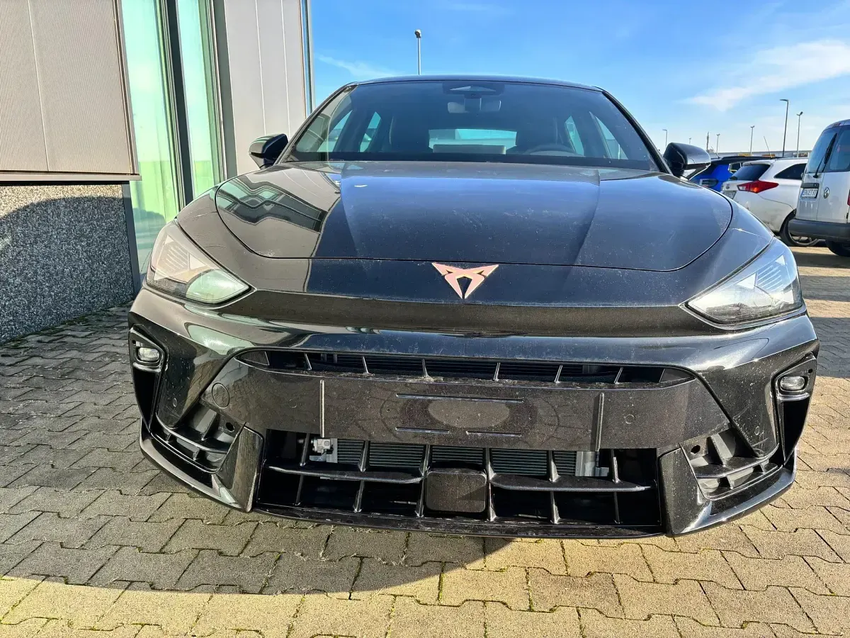 Nowe Cupra Leon Basis 150 KM (110 kW) 2025 Czarny Sedan/Limuzyna