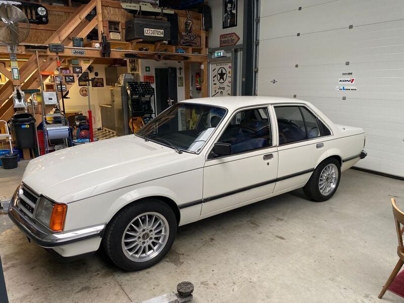 Weiß Gebraucht 1979 Opel Commodore S Limousine | 7.950 € - Bild 1/4