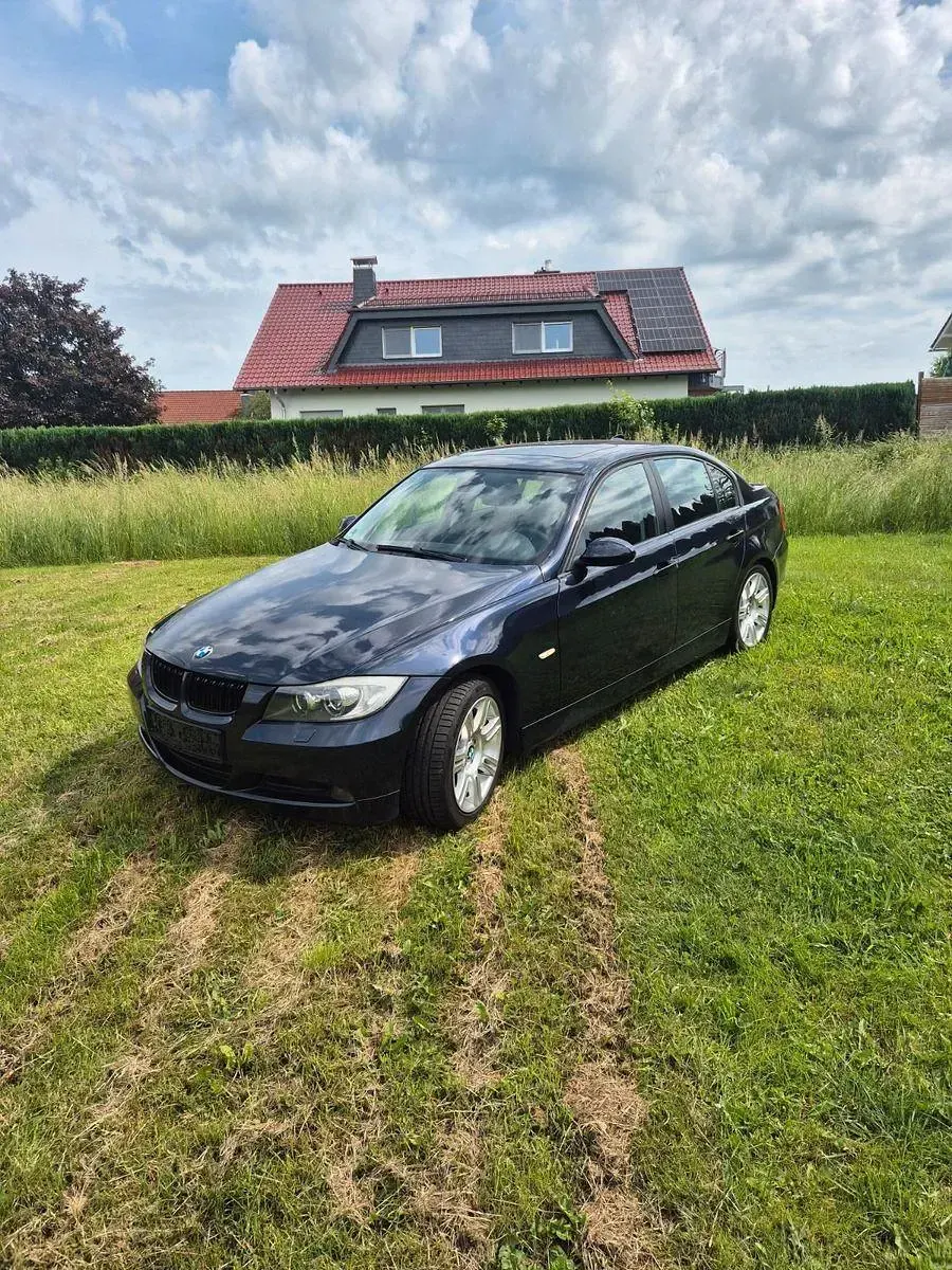 Gebraucht BMW 320 150 PS (110 kW) 2006 Blau Limousine