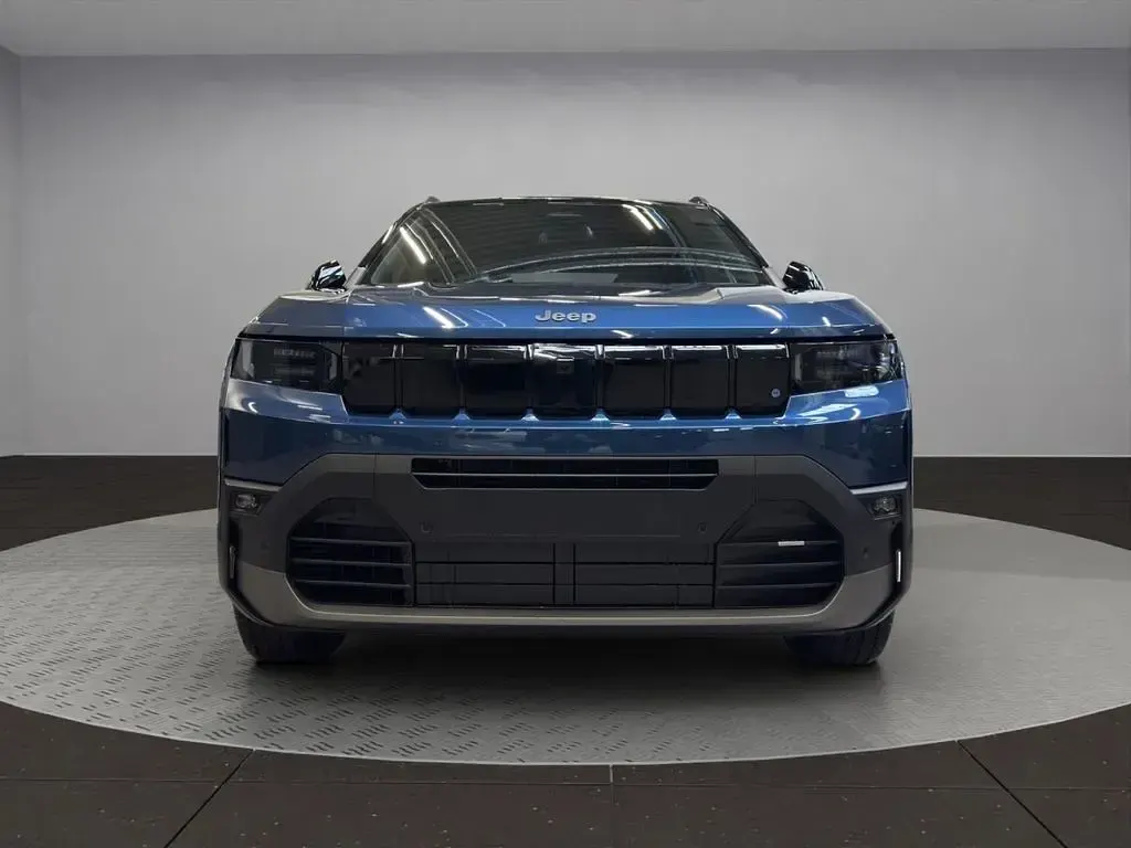 Neu Jeep Compass 144 PS (105 kW) 2025 Gruen SUV