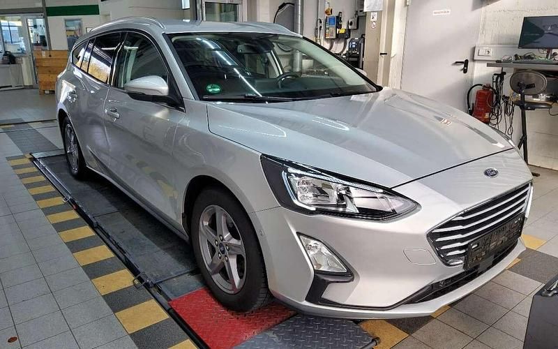 Gebraucht Ford Focus Cool & Connect 120 PS (88 kW) 2021 Silber Kombi