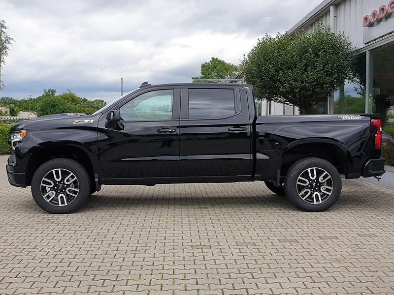 Neu Chevrolet Silverado 426 PS (313 kW) 2025 Schwarz SUV