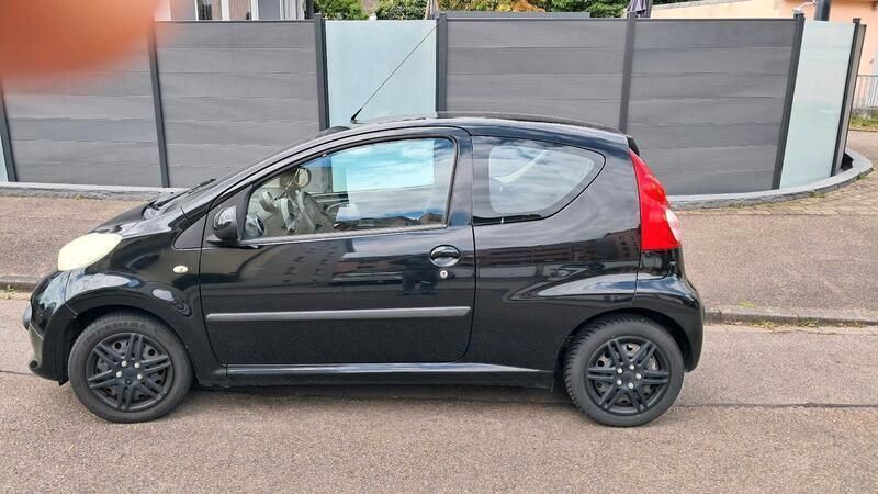 Schwarz Gebraucht 2005 Peugeot 107 Kleinwagen | 400 € (Superpreis) - Bild 1/4