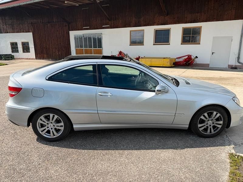 Używany Mercedes CLC180 143 KM (105 kW) 2010 Srebrny Hatchback