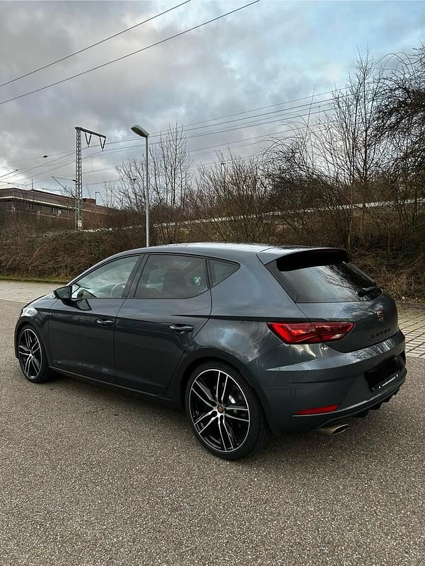 Grau Gebraucht 2020 Cupra Leon Limousine | 23.500 € (Guter Preis) - Bild 1/4