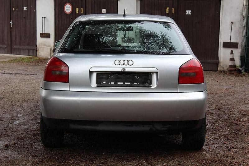 Używany Audi A3 101 KM (74 kW) 1997 Srebrny Hatchback