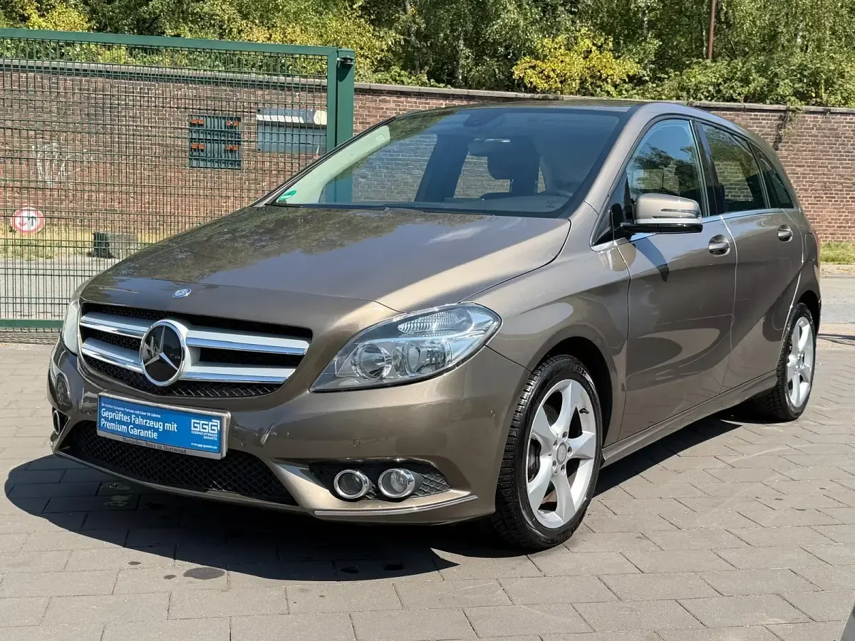 Gebraucht Mercedes B180 109 PS (80 kW) 2013 Grau Kleinwagen