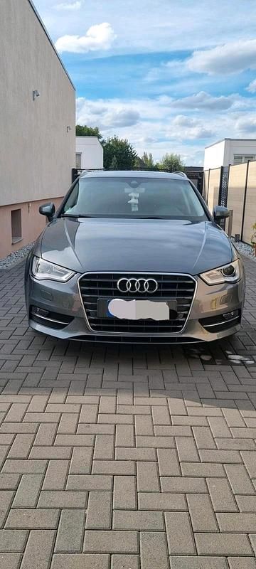 Grau Gebraucht 2016 Audi A3 Sportback Limousine | 14.300 € (Fairer Preis) - Bild 1/4