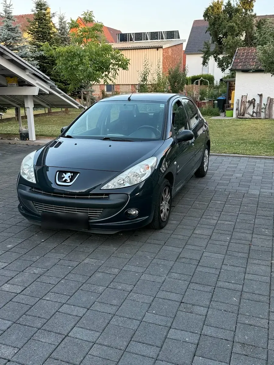 Gebraucht Peugeot 206 60 PS (44 kW) 2012 Grau Limousine