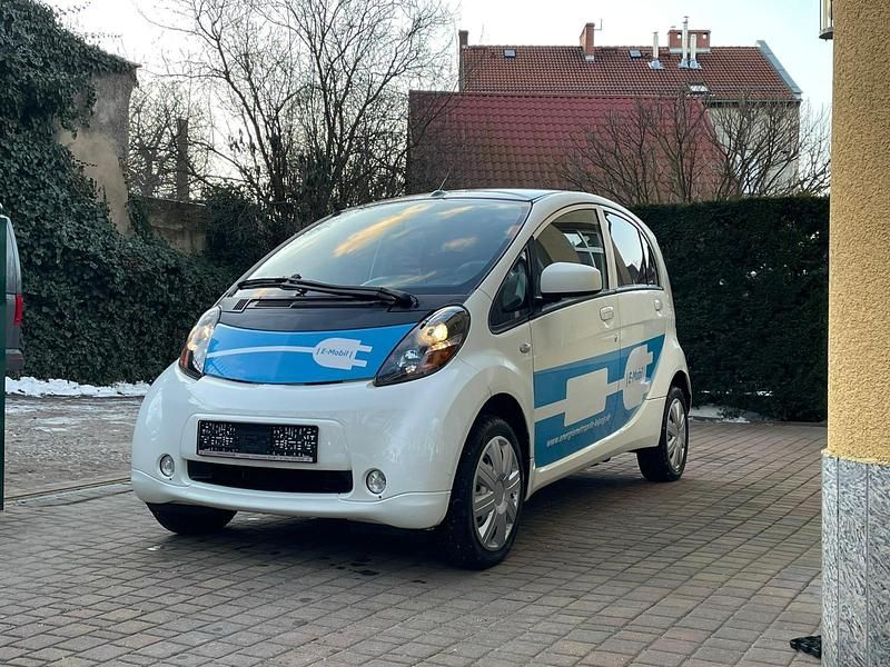 Weiß Gebraucht 2011 Mitsubishi i-MiEV Kleinwagen | 2.990 € - Bild 1/4