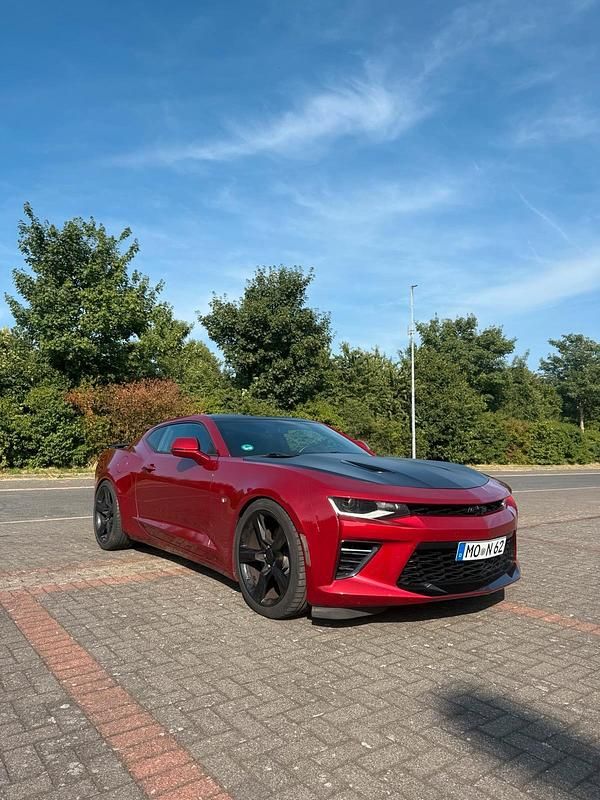 Rot Gebraucht 2018 Chevrolet Camaro SS Coupé | 37.500 € (Fairer Preis) - Bild 1/4