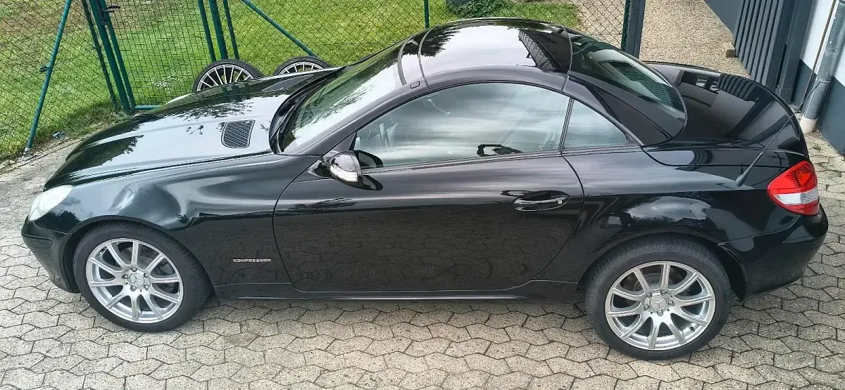Second-hand Mercedes SLK200 163 CP (119 kW) 2006 Negru Cabrio