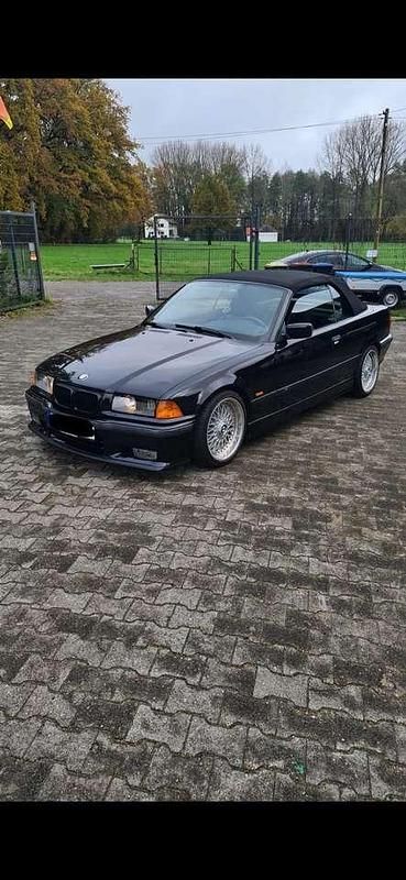 Schwarz Gebraucht 1998 BMW 320 Cabriolet Cabrio | 13.000 € (Teuer) - Bild 1/4