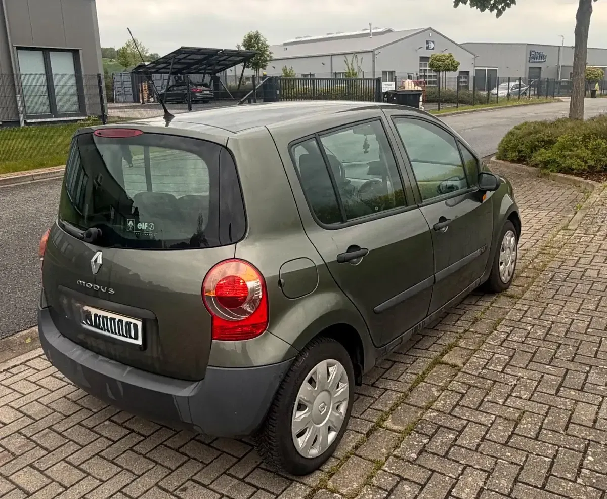 Używany Renault Modus 75 KM (55 kW) 2005 Szary Minivan