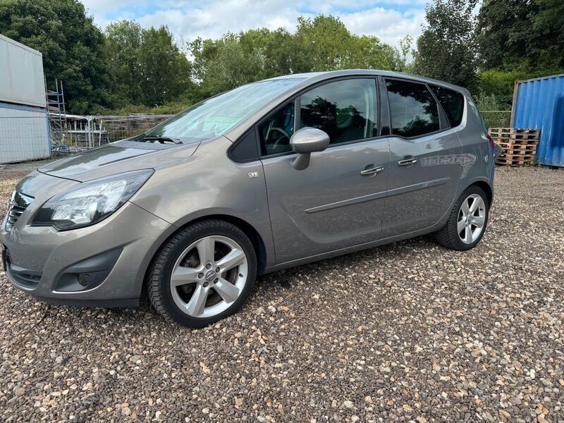 Grau Gebraucht 2010 Opel Meriva Innovation Van / Kleinbus | 3.499 € (Guter Preis) - Bild 1/4