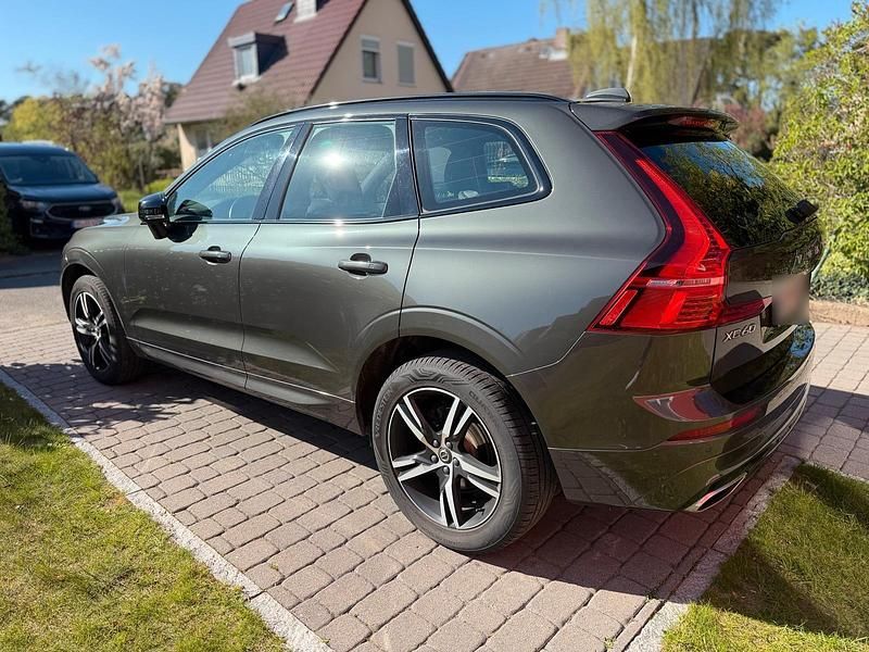 Gebraucht Volvo XC60 R-Design 140 PS (102 kW) 2020 Grau SUV