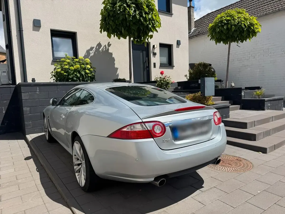 Gebraucht Jaguar XK 258 PS (189 kW) 2009 Silber Coupé
