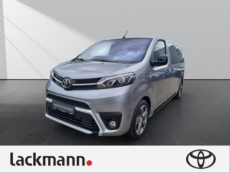Silber Gebraucht 2023 Toyota Proace Verso Executive Kombi | 44.990 € (Fairer Preis) - Bild 1/4