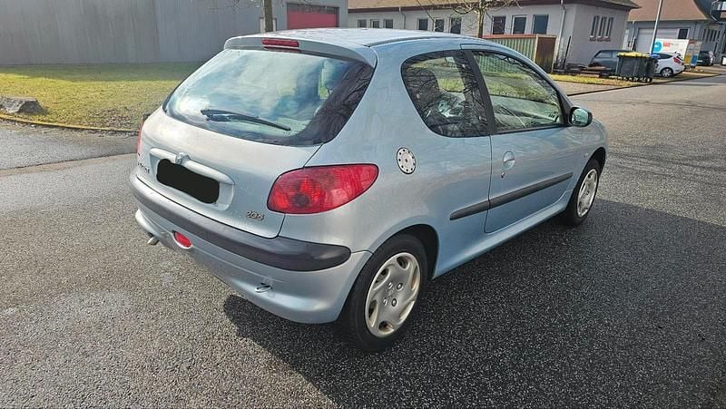 Gebraucht Peugeot 206 75 PS (55 kW) 2001 Kleinwagen
