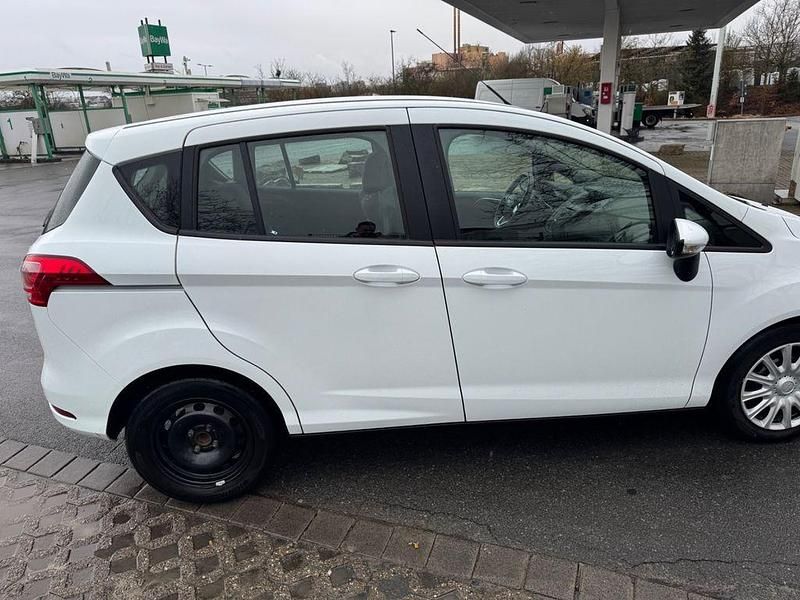Gebraucht Ford B-MAX Ambiente 90 PS (66 kW) 2013 Weiß Van / Kleinbus