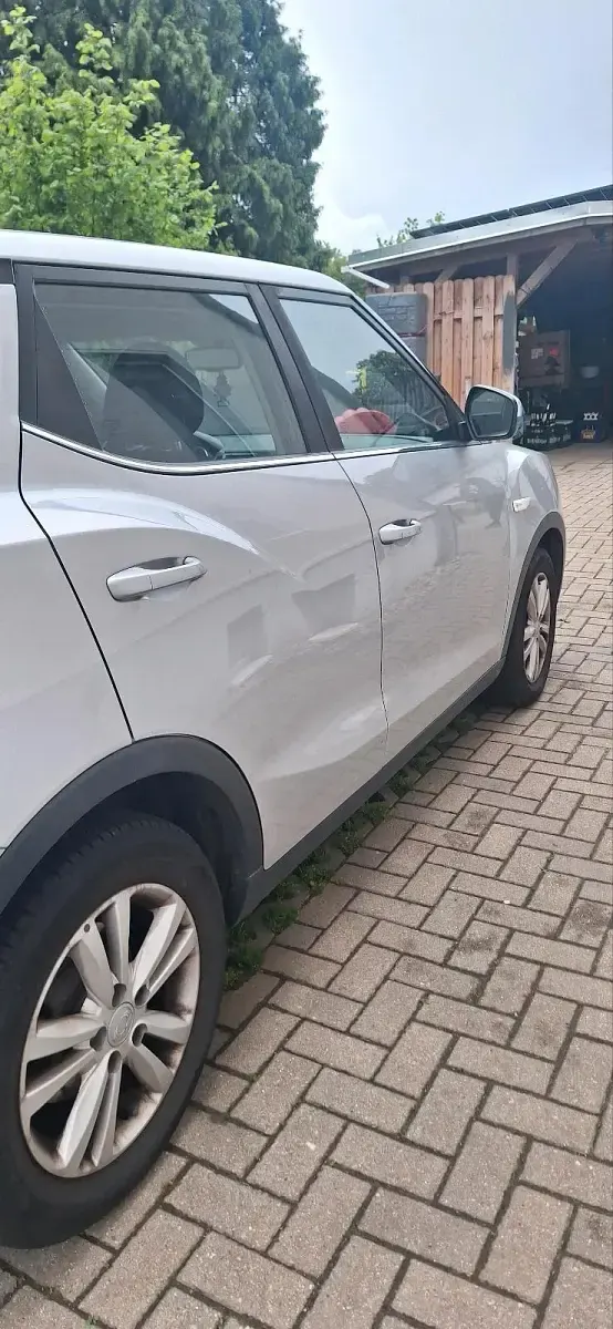 Gebraucht SsangYong Tivoli 128 PS (94 kW) 2017 Silber SUV