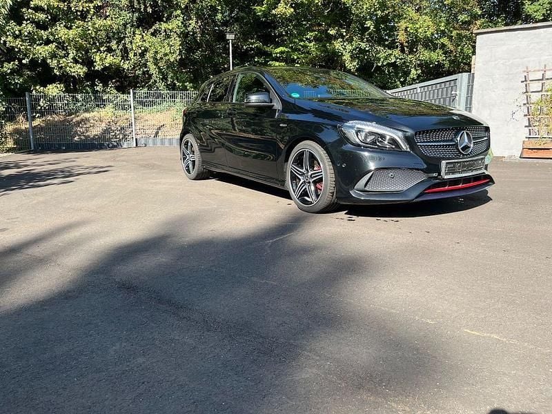 Schwarz Gebraucht 2017 Mercedes A250 Limousine | 20.600 € (Fairer Preis) - Bild 1/4