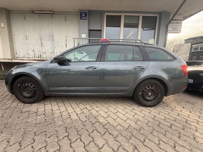 Gebraucht Skoda Octavia 179 PS (131 kW) 2017 Grau Kombi