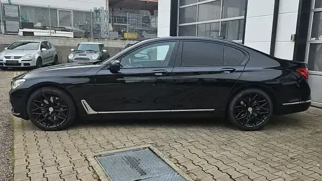 Gebraucht BMW 750 Shadowline 400 PS (294 kW) 2018 Schwarz Limousine