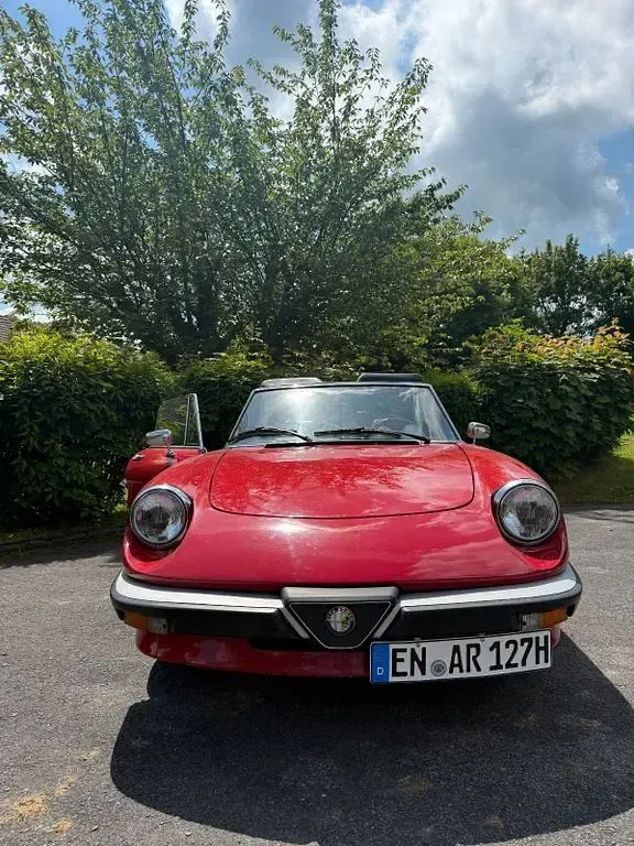 Gebraucht Alfa Romeo Spider 126 PS (92 kW) 1984 Rot Cabrio