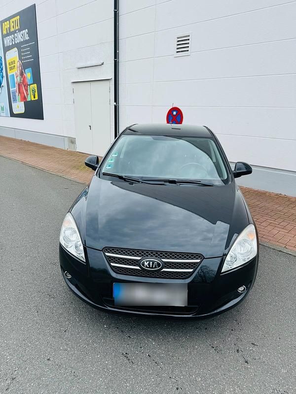 Second-hand Kia Ceed 109 CP (80 kW) 2009 Negru Hatchback