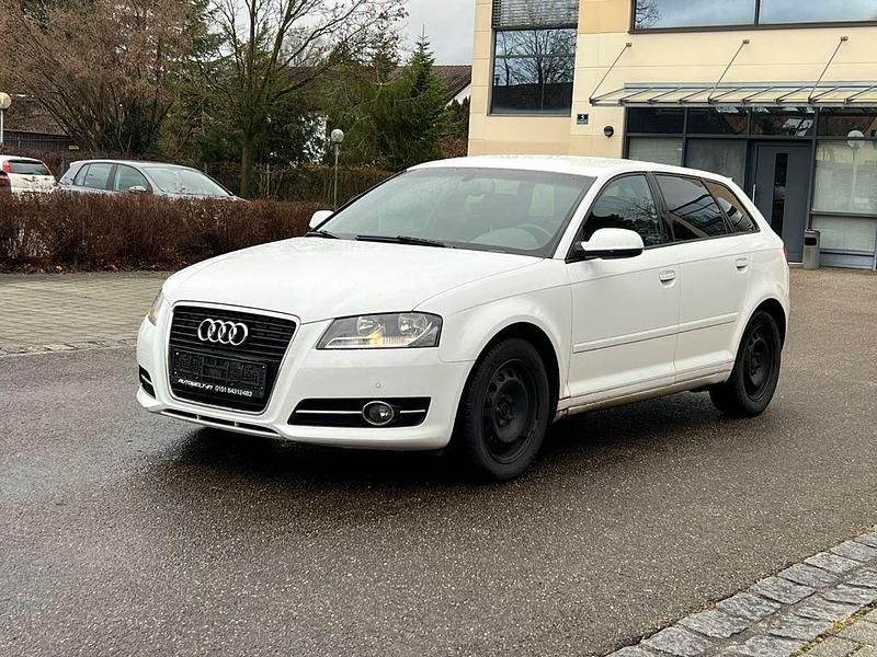 Gebraucht Audi A3 Ambiente 105 PS (77 kW) 2010 Weiß Limousine