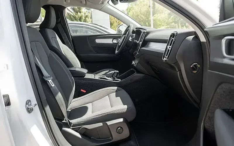 Gebraucht Volvo XC40 Momentum 197 PS (144 kW) 2022 Schwarz SUV