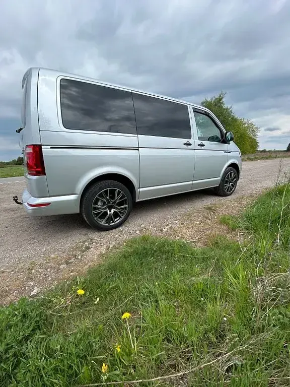 Gebraucht VW Caravelle 150 PS (110 kW) 2015 Silber Van