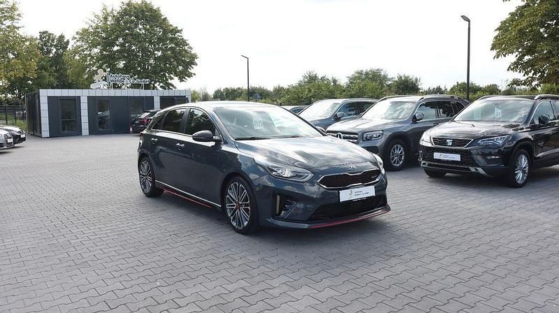 Grau Gebraucht 2020 Kia Ceed GT Limousine | 20.900 € (Fairer Preis) - Bild 1/4