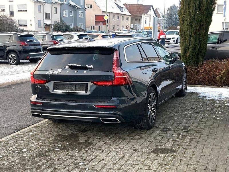 Gebraucht Volvo V60 190 PS (139 kW) 2019 Grau Kombi