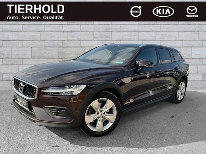 Gebraucht Volvo V60 CC 197 PS (144 kW) 2021 Maple brown metallic Kombi