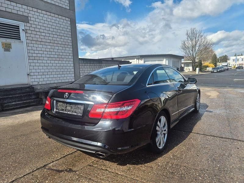 Gebraucht Mercedes E350 AMG 231 PS (169 kW) 2009 Schwarz Coupé