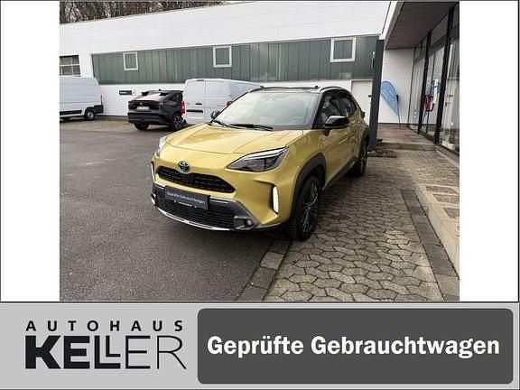 Warm gold metallic, dach schwarz Gebraucht 2021 Toyota Yaris Hybrid Advance | 24.960 € (Etwas zu teuer) - Bild 1/4