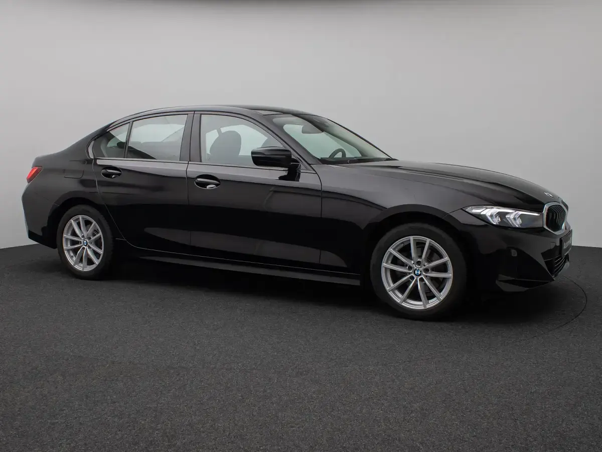 Gebraucht BMW 318 Sport Line 156 PS (114 kW) 2024 Schwarz 2668 Limousine