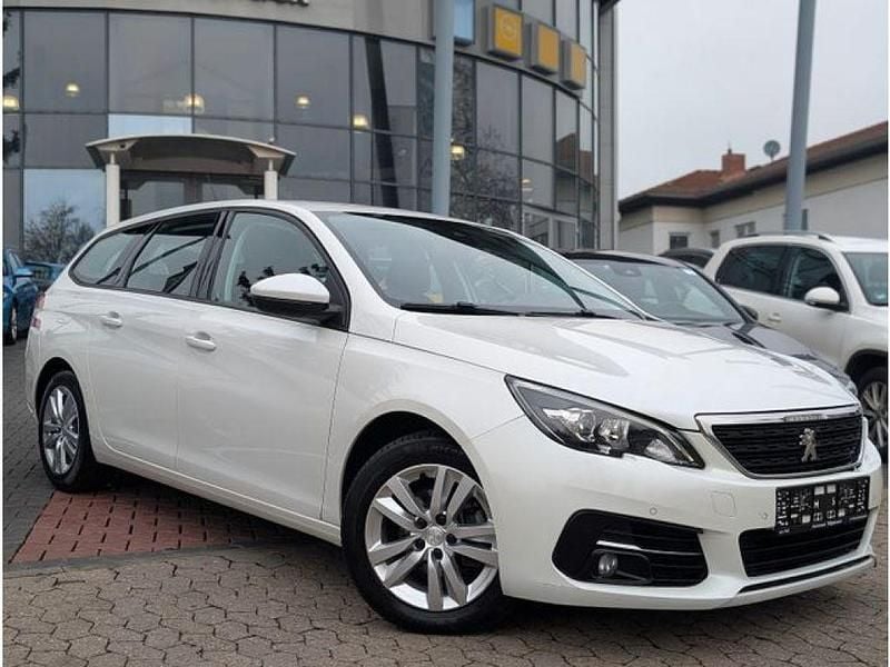 Gebraucht Peugeot 308 SW Active 132 PS (97 kW) 2018 Perlmuttweiß (metallic) Kombi