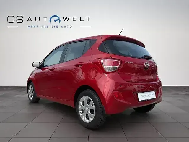 Gebraucht Hyundai i10 Style 87 PS (63 kW) 2015 Rot Kleinwagen