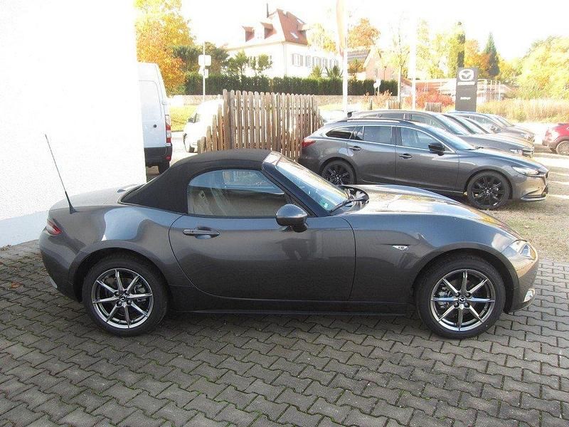 Neu Mazda MX5 Exclusive-Line 132 PS (97 kW) 2025 Grau Cabrio