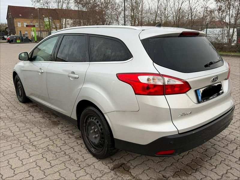 Gebraucht Ford Focus 115 PS (84 kW) 2012 Silber Kombi