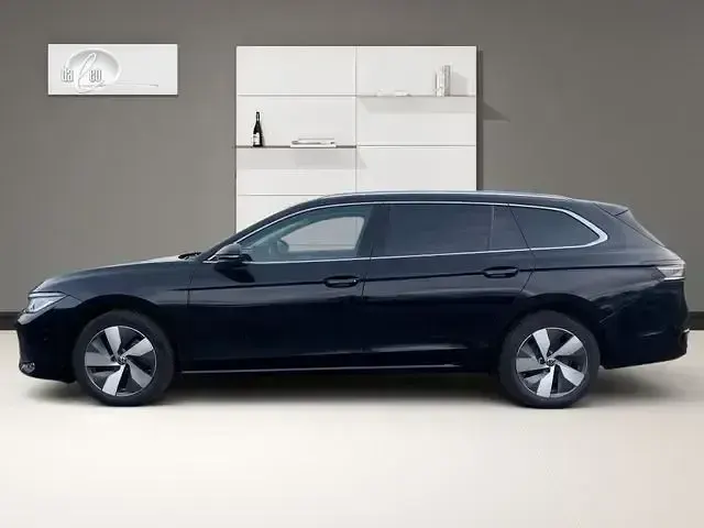 Gebraucht VW Passat Elegance 150 PS (110 kW) 2025 Schwarz Kombi