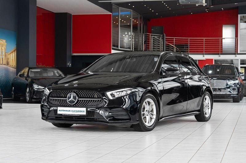 Schwarz Gebraucht 2018 Mercedes A180 AMG line Kleinwagen | 23.980 € (Fairer Preis) - Bild 1/4