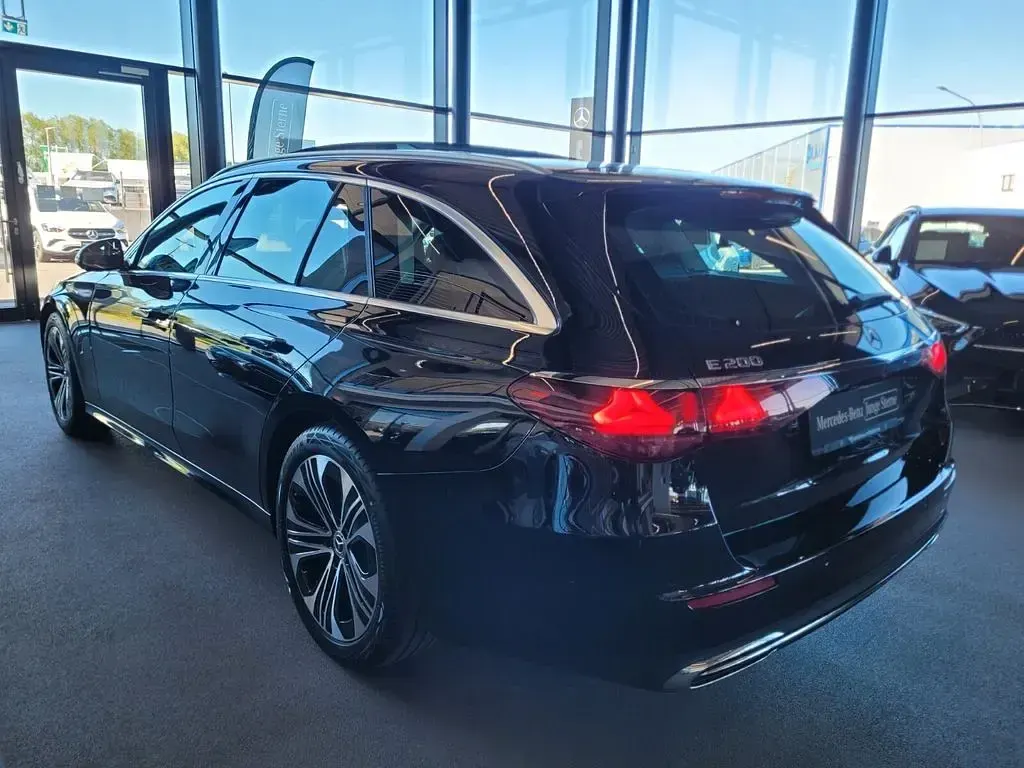 Używany Mercedes E200 Advanced 204 KM (150 kW) 2025 Czarny Sedan/Limuzyna