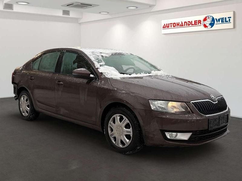 Gebraucht Skoda Octavia Ambition 105 PS (77 kW) 2014 Braun Kleinwagen