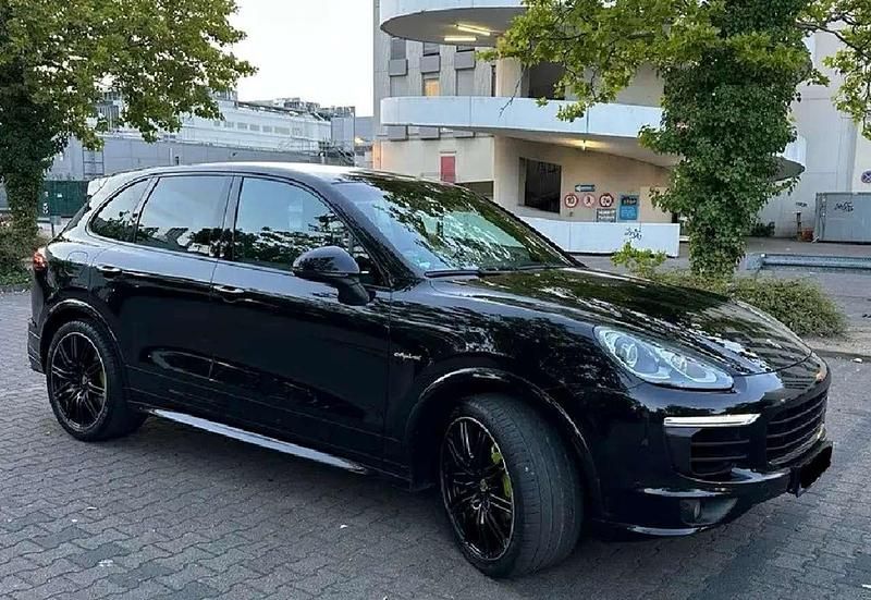 Schwarz Gebraucht 2016 Porsche Cayenne S E-Hybrid Platinum Edition SUV | 22.900 € (Fairer Preis) - Bild 1/4