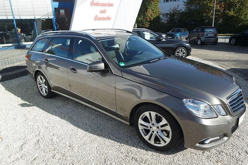 Grau Gebraucht 2010 Mercedes E250 Avantgarde Kombi | 12.990 € (Teuer) - Bild 1/4