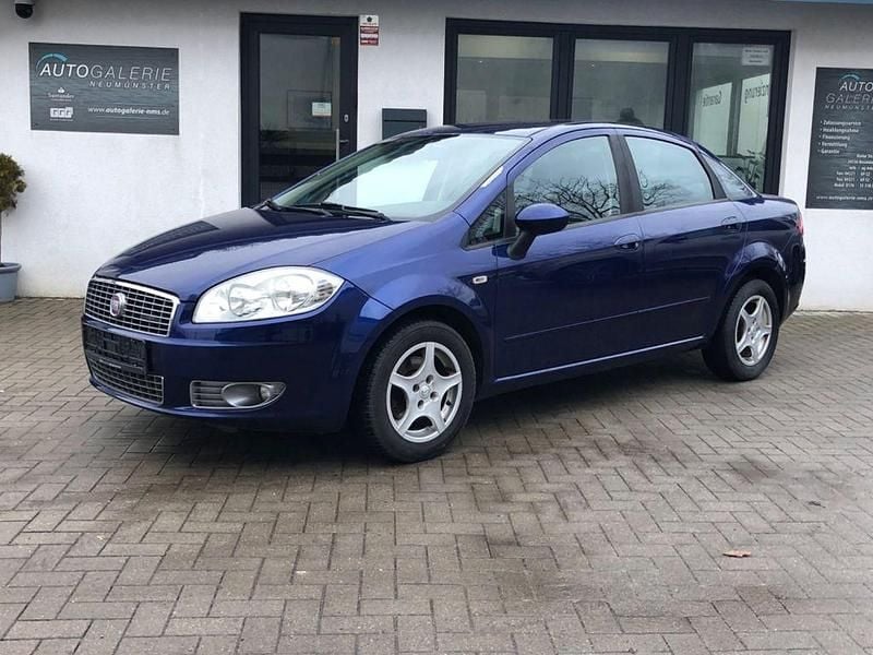 Usado Fiat Linea Active 77 CV (56 kW) 2008 Azul Berlina